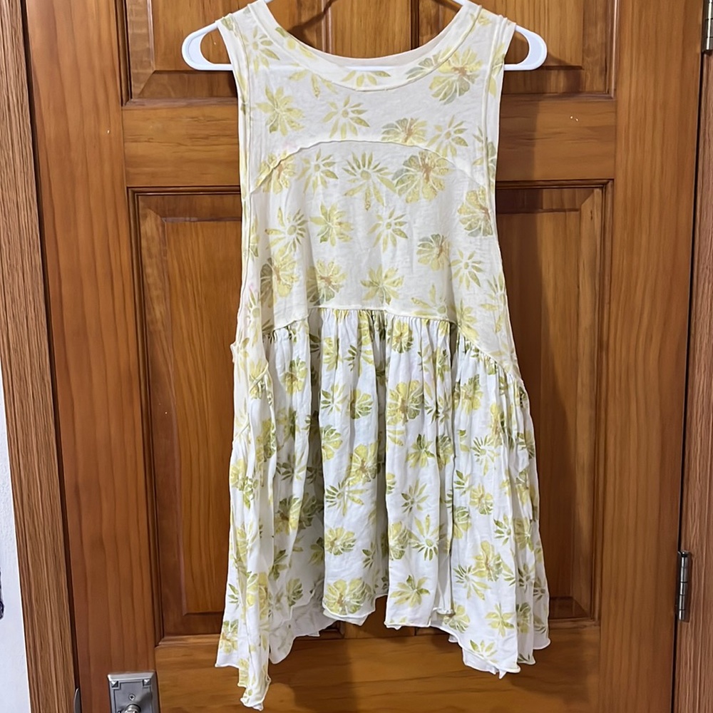 Free People Mini Dress. Size Medium. Floral design.